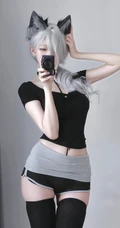 猫耳朵cos美女，高挑大长腿完美身材短裤美女自拍美照手机壁纸图集