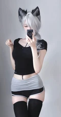 猫耳朵cos美女，高挑大长腿完美身材短裤美女自拍美照手机壁纸图集