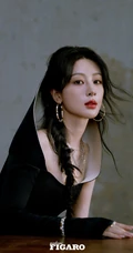 杨紫温柔长辫出镜搭配复古优雅裙装系列尽显气质女生气质写真图集