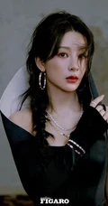 杨紫温柔长辫出镜搭配复古优雅裙装系列尽显气质女生气质写真图集