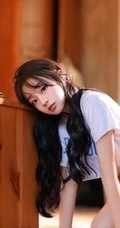大长腿，长相甜美，宛如邻家小妹般的白皙可人女生写真套团