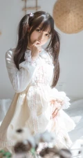 双马尾，娇小可爱日系少女公主裙袜装居家室内写真图集