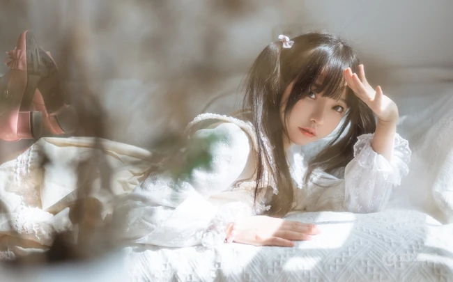 双马尾，娇小可爱日系少女公主裙袜装居家室内写真图集