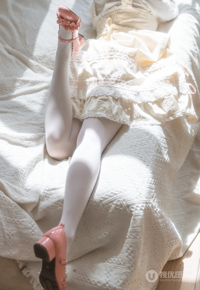 双马尾，娇小可爱日系少女公主裙袜装居家室内写真图集