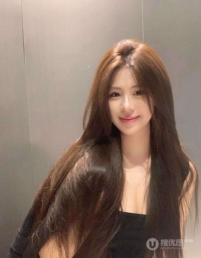 镜头前自信大方的高颜值女生小姐姐生活照图集