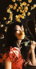 李亦非浪漫玫瑰花裙优雅清新写真图片