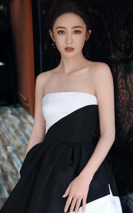 佟丽娅礼裙黑白裙穿搭优雅美图写真