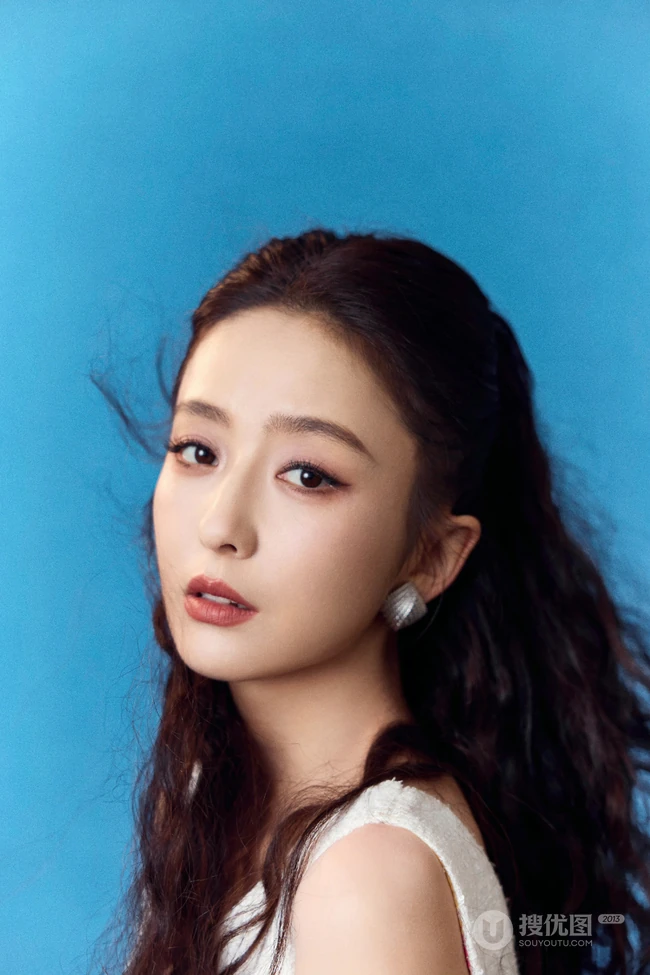 佟丽娅礼裙黑白裙穿搭优雅美图写真