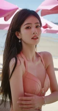 白鹿肩带低领粉色连衣裙海边旅拍女人味十足美照图集