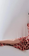 杨幂驾驭不同风格秋装时装棚拍美照，时尚表现力十足