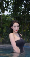 女生台球裁判王钟瑶黑色泳装泳装穿搭泳池清透写真气质美照
