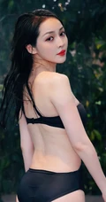 女生台球裁判王钟瑶黑色泳装泳装穿搭泳池清透写真气质美照