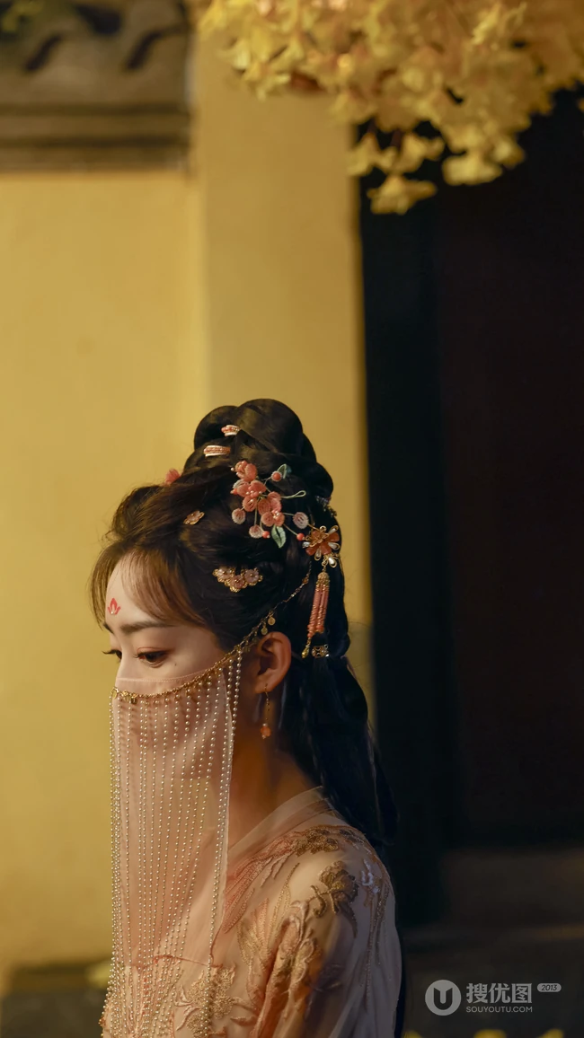 邓恩熙手机壁纸，邓恩熙主演电视剧《长乐曲》古装剧照手机壁纸图片