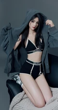 青春靓丽，光彩照人的黑色运动内衣短裤美女居家私房写真手机壁纸