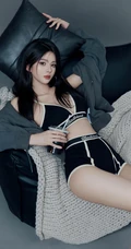 青春靓丽，光彩照人的黑色运动内衣短裤美女居家私房写真手机壁纸