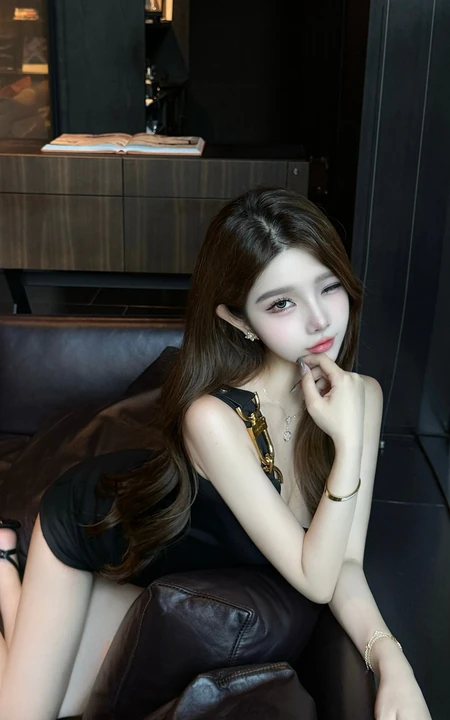 时尚漂亮气质美女小姐姐黑衣短裤穿搭生活照美拍写真手机壁纸