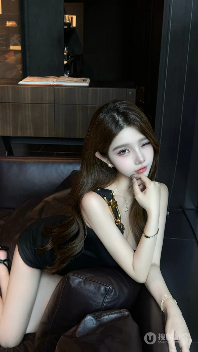 时尚漂亮气质美女小姐姐黑衣短裤穿搭生活照美拍写真手机壁纸