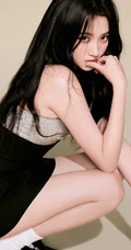 关晓彤淑女范十足肩带裙写真美照
