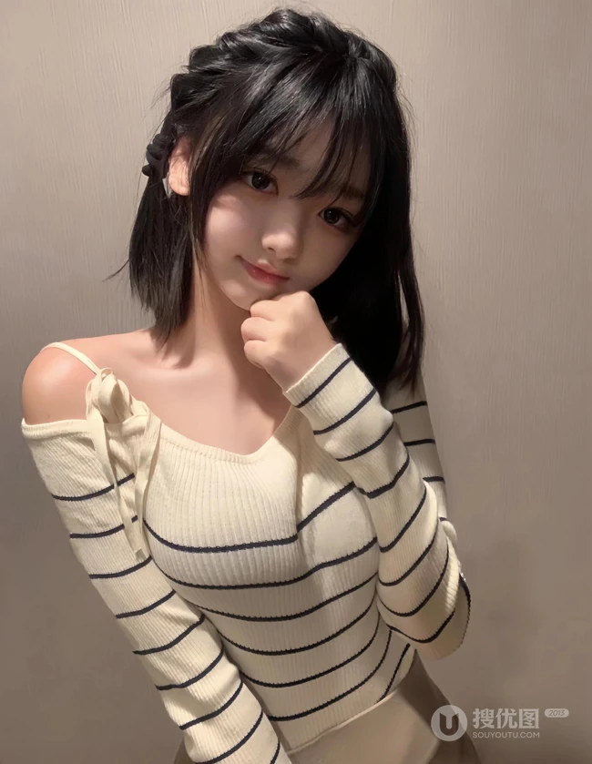 小小袜装，可爱可爱，可爱童颜短发女生生紧身条纹连体裙搭配深袜袜自拍照片