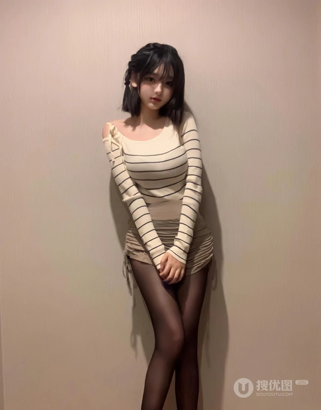 小小袜装，可爱可爱，可爱童颜短发女生生紧身条纹连体裙搭配深袜袜自拍照片