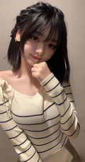 小小袜装，可爱可爱，可爱童颜短发女生生紧身条纹连体裙搭配深袜袜自拍照片
