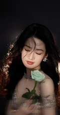 李沁一袭暖色系蕾丝透色长裙着身尽显温婉气质写真手机壁纸套图