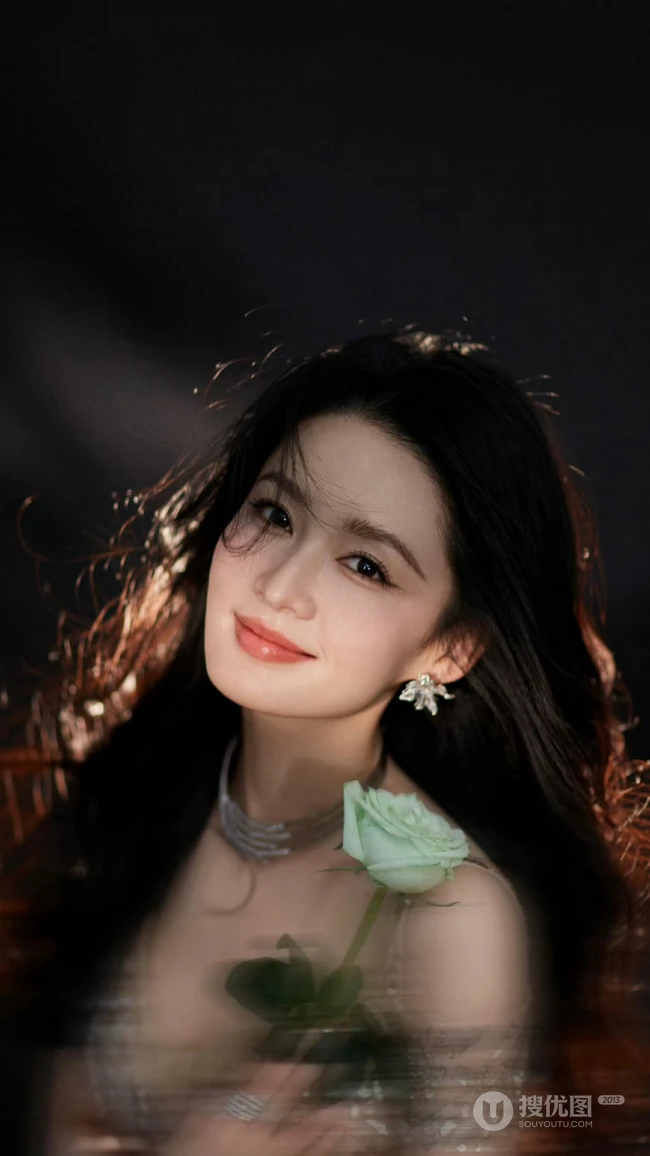李沁一袭暖色系蕾丝透色长裙着身尽显温婉气质写真手机壁纸套图