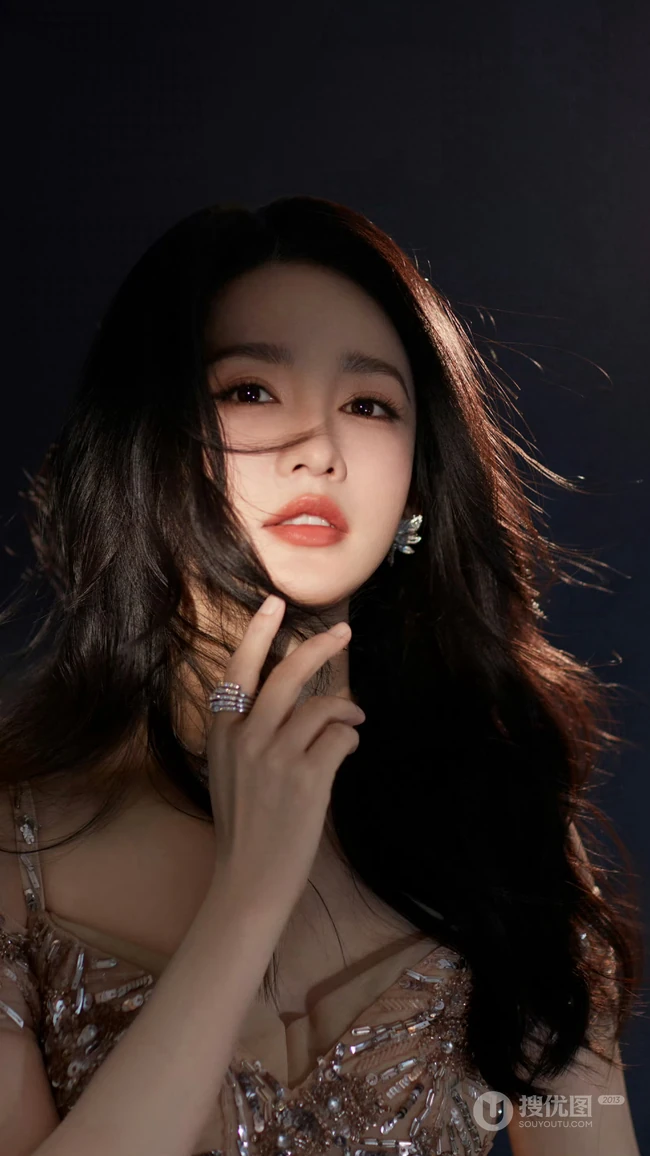 李沁一袭暖色系蕾丝透色长裙着身尽显温婉气质写真手机壁纸套图