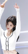 鞠婧祎排练舞蹈照片