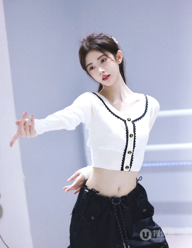 鞠婧祎排练舞蹈照片