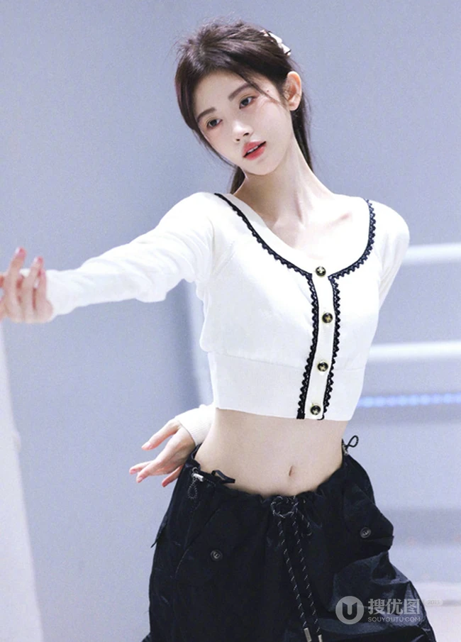 鞠婧祎排练舞蹈照片