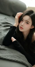 看了一眼就心动的漂亮气质黑衣短裤女生室内沙发慵懒写真套图