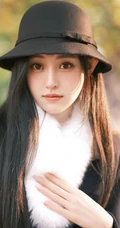 温柔的秋风，温柔的女孩，秋风瑟瑟街上行走的清纯温婉黑衣少女街拍写真