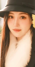 温柔的秋风，温柔的女孩，秋风瑟瑟街上行走的清纯温婉黑衣少女街拍写真