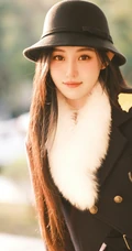 温柔的秋风，温柔的女孩，秋风瑟瑟街上行走的清纯温婉黑衣少女街拍写真