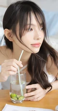 女生的夏日往事回忆，清凉穿搭夏日少女白衣短裤休闲穿搭悠闲写真套图