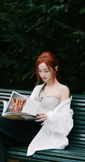 吴宣仪时尚穿搭复古街拍写真手机壁纸套图