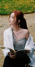 吴宣仪时尚穿搭复古街拍写真手机壁纸套图