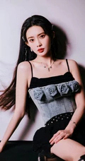 孟子义吊带抹胸牛仔裙穿搭私房黑白写真手机壁纸精选美图