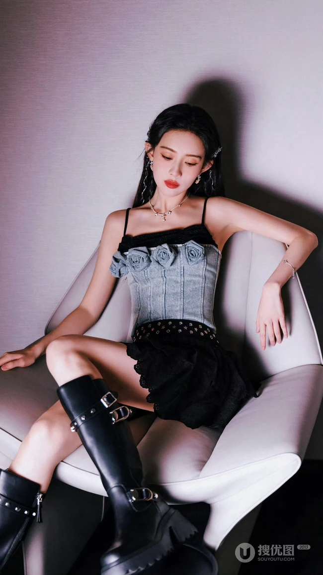 孟子义吊带抹胸牛仔裙穿搭私房黑白写真手机壁纸精选美图
