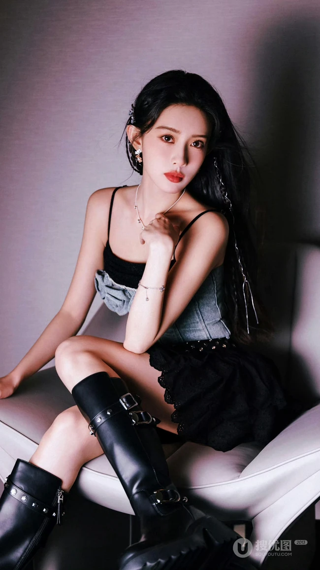 孟子义吊带抹胸牛仔裙穿搭私房黑白写真手机壁纸精选美图