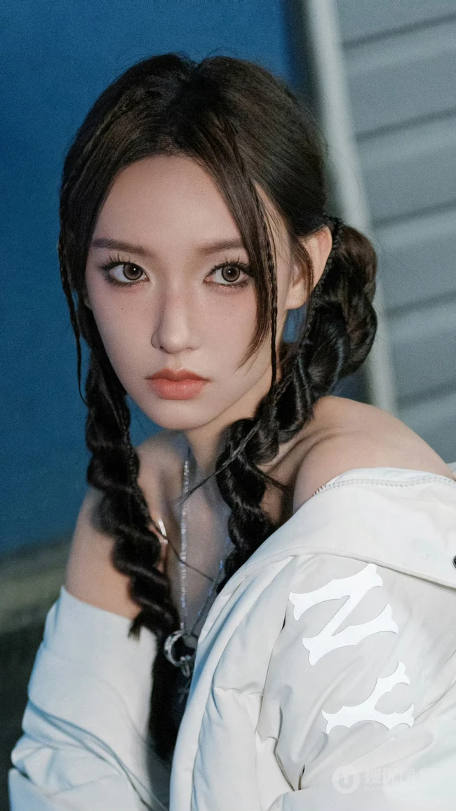 程潇个性时尚加脏辫造型穿搭登封写真手机壁纸