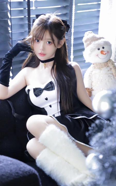 圣诞女孩，穿着cos短裙装扮的可爱少女室内写真图集