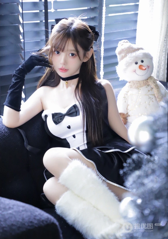 圣诞女孩，穿着cos短裙装扮的可爱少女室内写真图集
