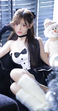 圣诞女孩，穿着cos短裙装扮的可爱少女室内写真图集