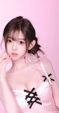 少女粉，穿着粉色风格肩带衣，白色短裤的青春少女室内图片