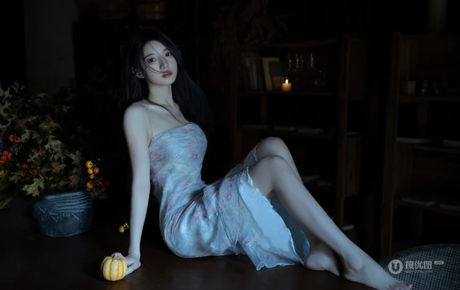 超有气质的高颜值优雅气质女生紧身印花礼裙连衣裙穿着温婉写真图片