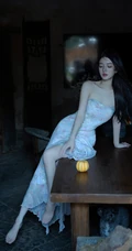 超有气质的高颜值优雅气质女生紧身印花礼裙连衣裙穿着温婉写真图片