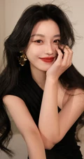 车拍女生，笑容灿烂的长发气质女生汽车内自拍美照图集