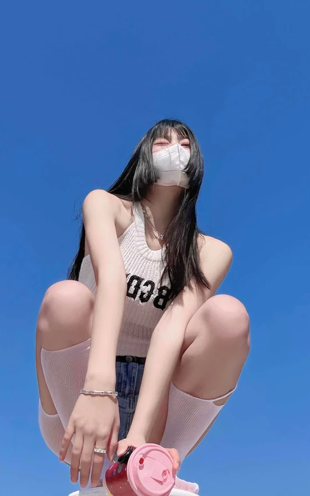 俯瞰视觉，超火的紧身短裤，美腿小姐姐高清手机壁纸
